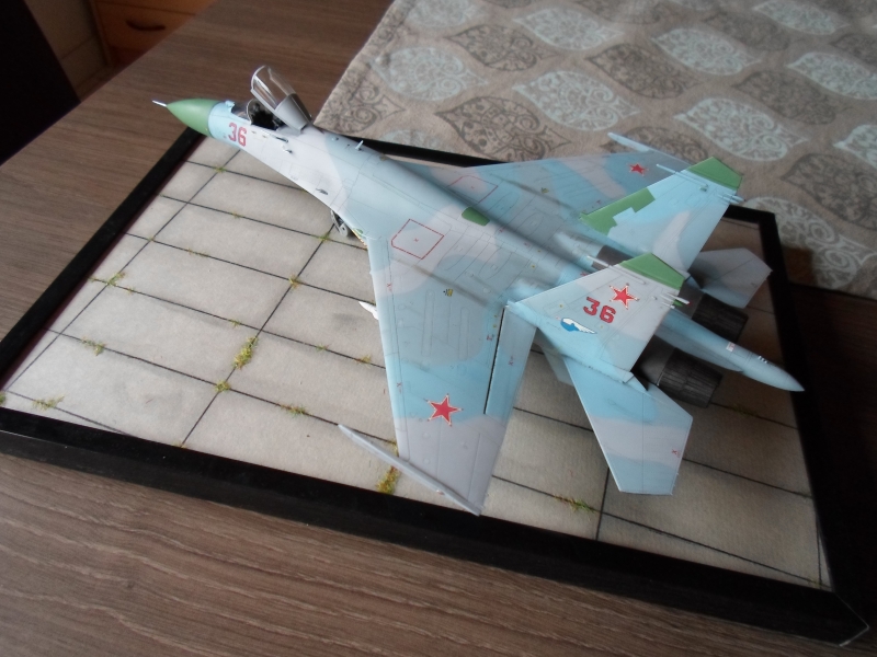 Su-27 Flanker Early - Trumpeter - 1/72 1310170952425852911649750