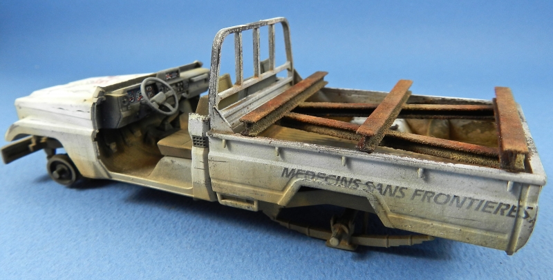 PICK UP W/zu-23-2 ( MENG 1/35 ) ( TERMINE LE 20/11/2013) - Page 7 13110309230715063811701381