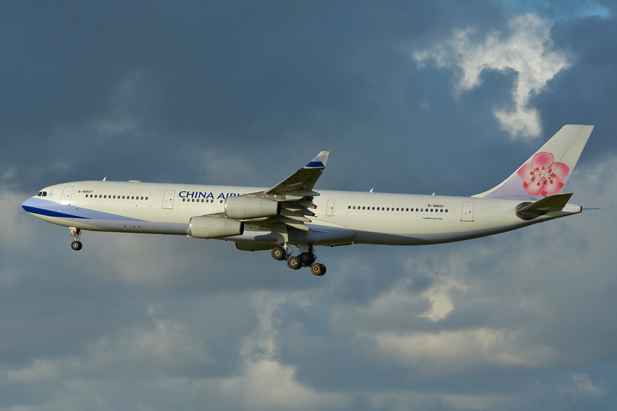 224 A340 B-18807 China Airlines