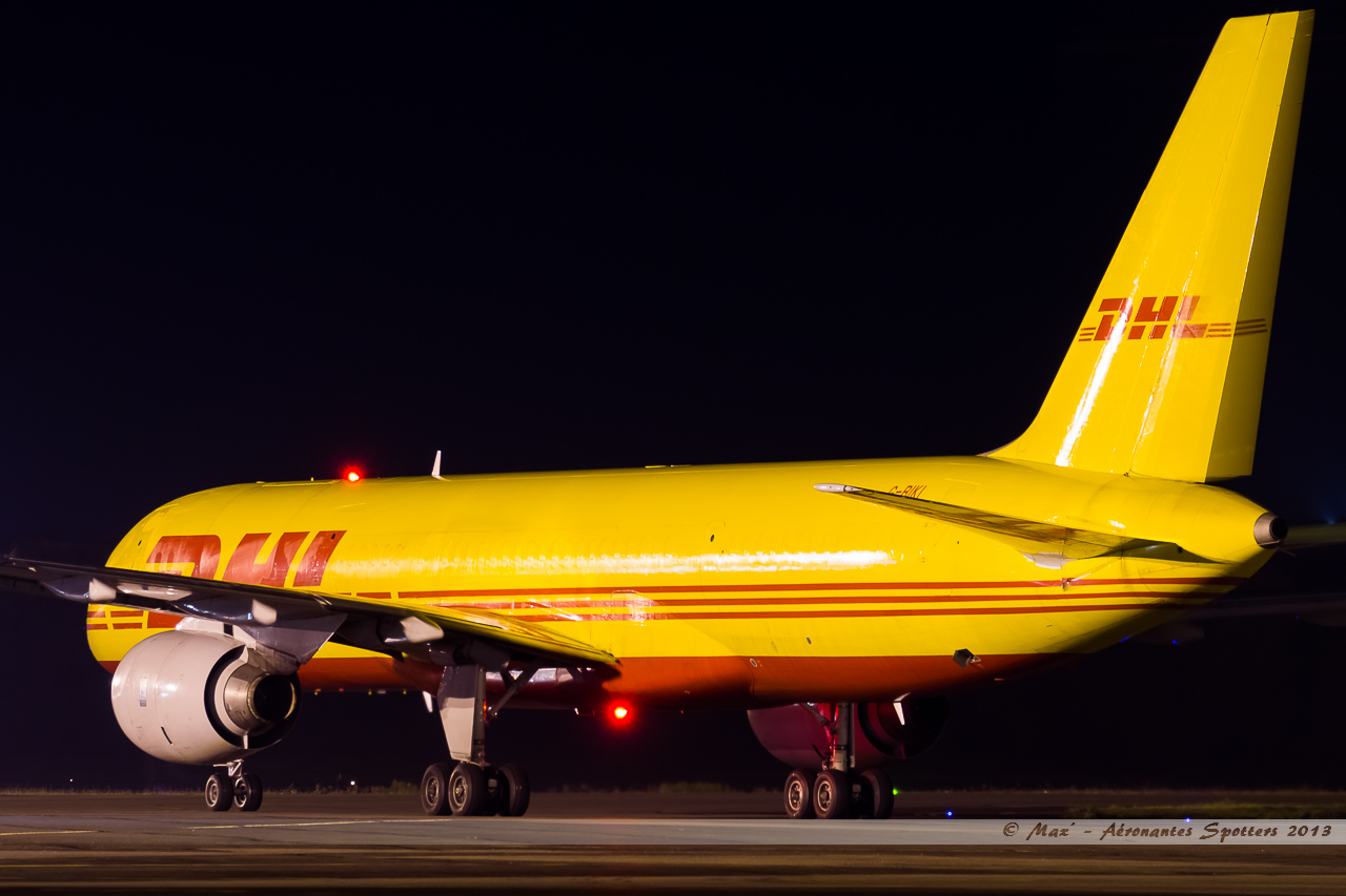 Spotting du 11/12/2013 : B733F Swiftair et B752F DHL du jour... de nuit 13121201484316756011811295
