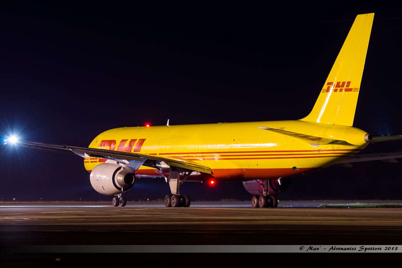 Spotting du 11/12/2013 : B733F Swiftair et B752F DHL du jour... de nuit 13121201484316756011811296