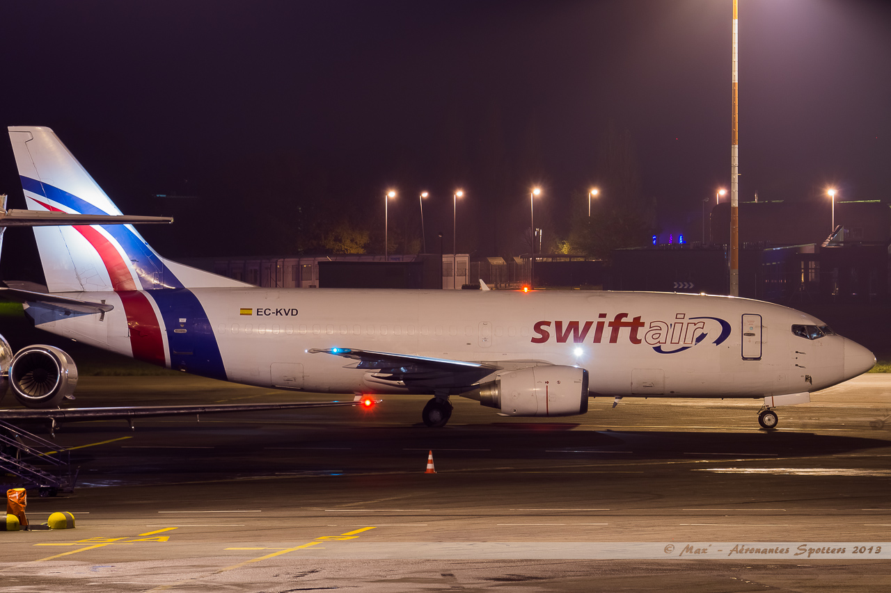 Spotting du 11/12/2013 : B733F Swiftair et B752F DHL du jour... de nuit 13121212195916756011811236