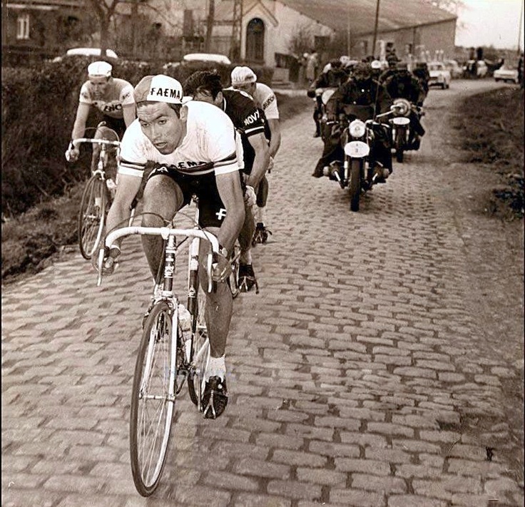 Paris Roubaix 68 Merckx in testa
