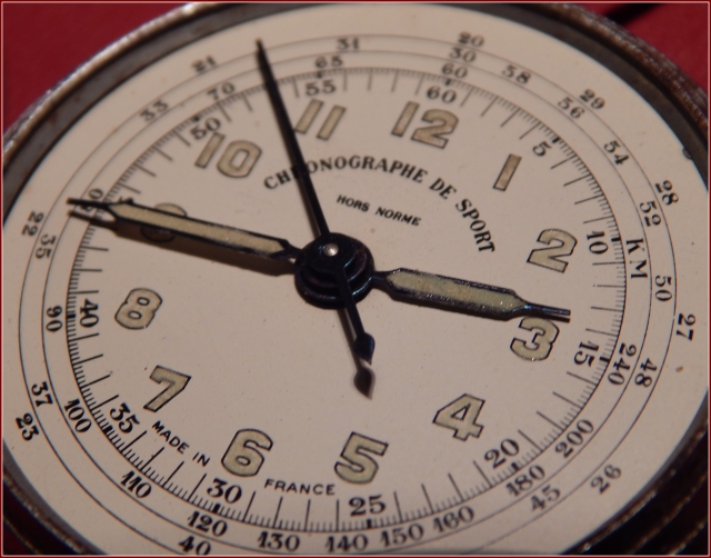 un chronographe de sport vaiment hors norme 14010806463510805311881375