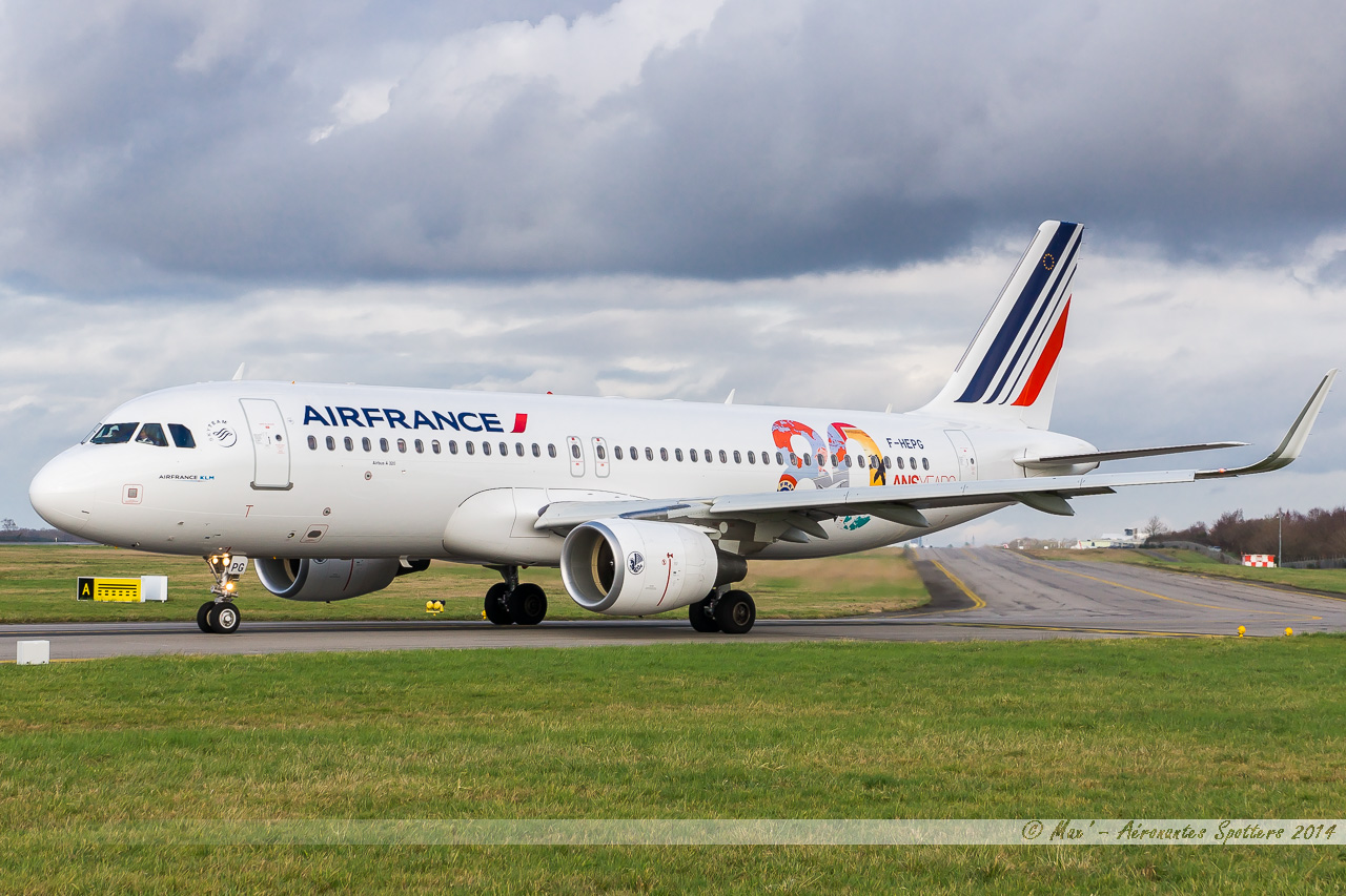 france - [20/01/2014] A320 (F-HEPG) Air France "80ans" c/s + C135FR (93-CB/471) Armée de l'Air - Page 2 14012302020316756011922683