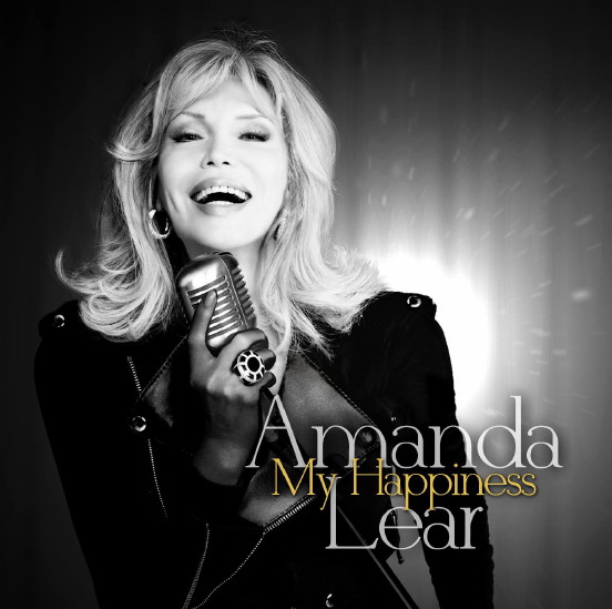 AMANDA LEAR (qui tient son micro à l'envers), album "MY HAPPINESS" (2014) par OLIVIER CACHIN ("Rock&Folk") 14041609240716724012154693