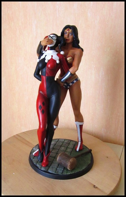 WonderWoman kidnapping Harley Quinn diorama 14050505484516083612208102
