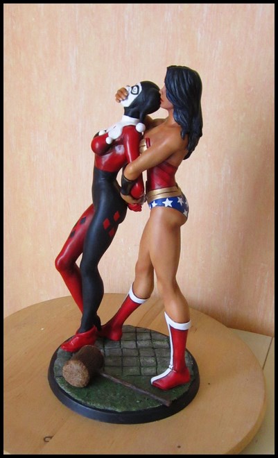 WonderWoman kidnapping Harley Quinn diorama 14050505484616083612208105