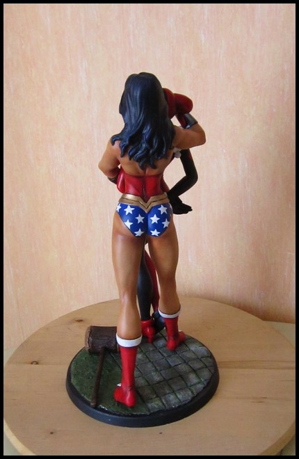 WonderWoman kidnapping Harley Quinn diorama 14050505484816083612208106