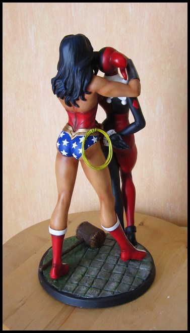 WonderWoman kidnapping Harley Quinn diorama 14050708502616083612217757