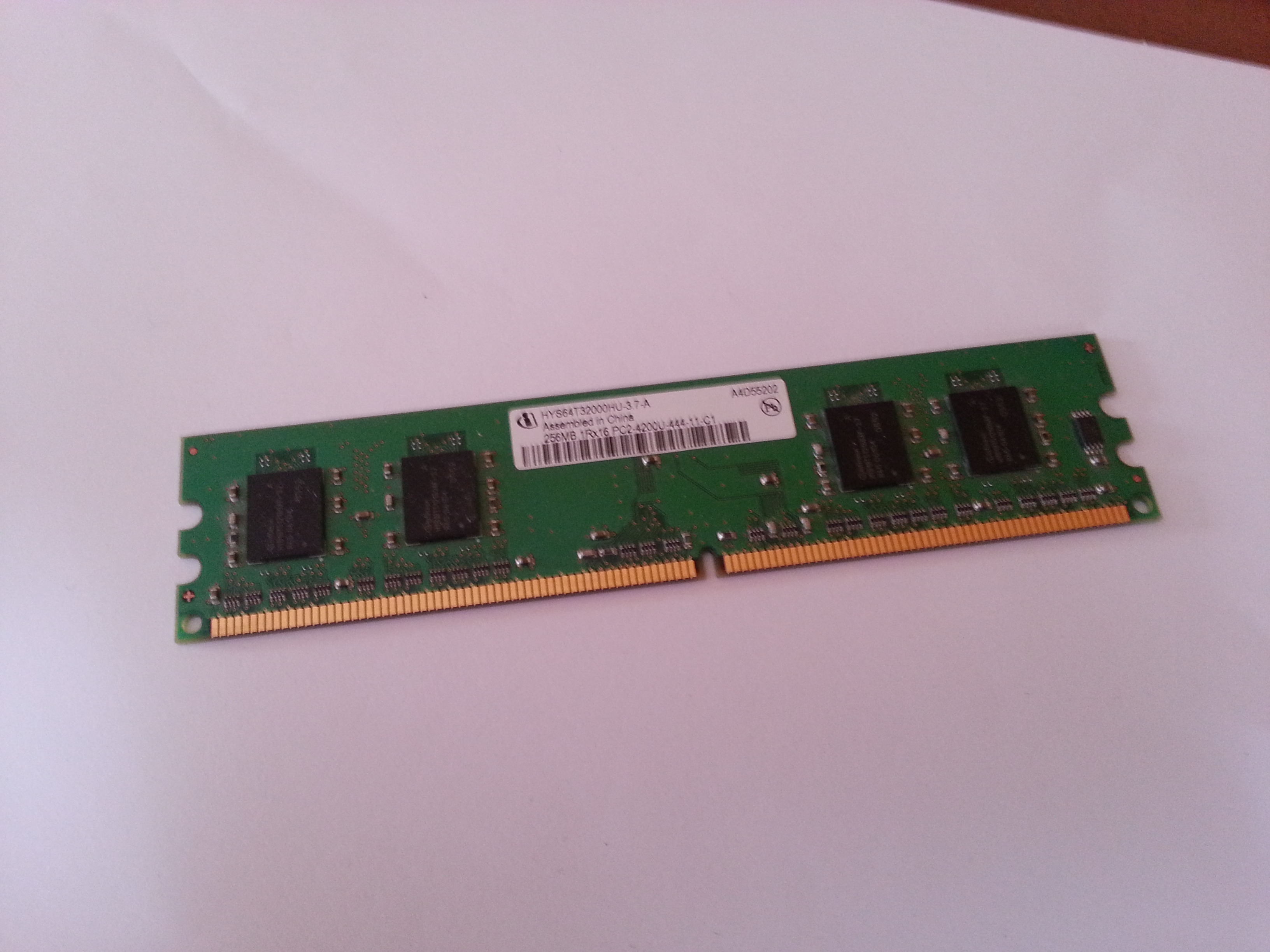 Infineon%20256MB%20HYS64T32000HU-3.7