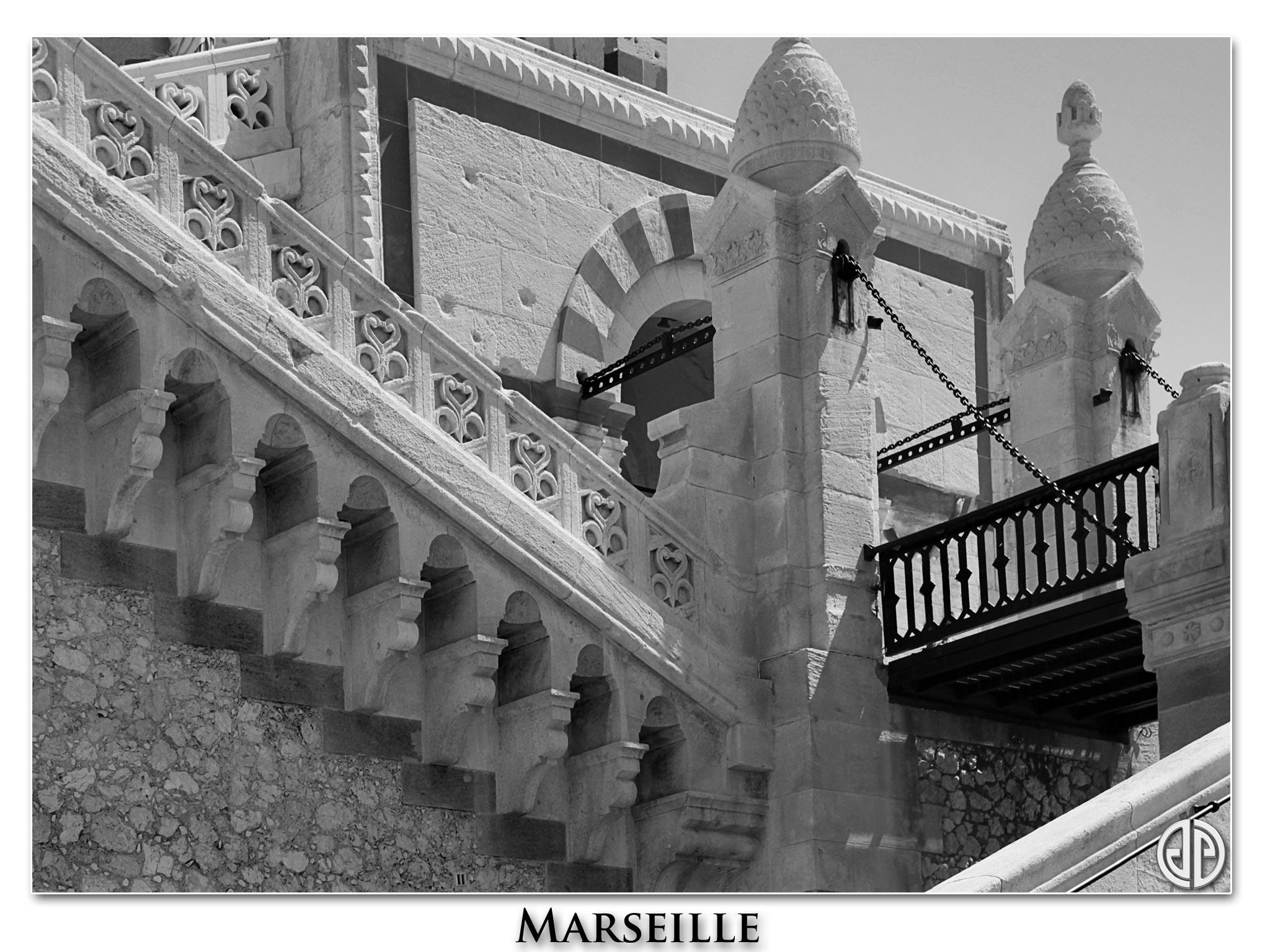 Marseille-noir-&-blanc-Notre-dame-de-la-garde-03