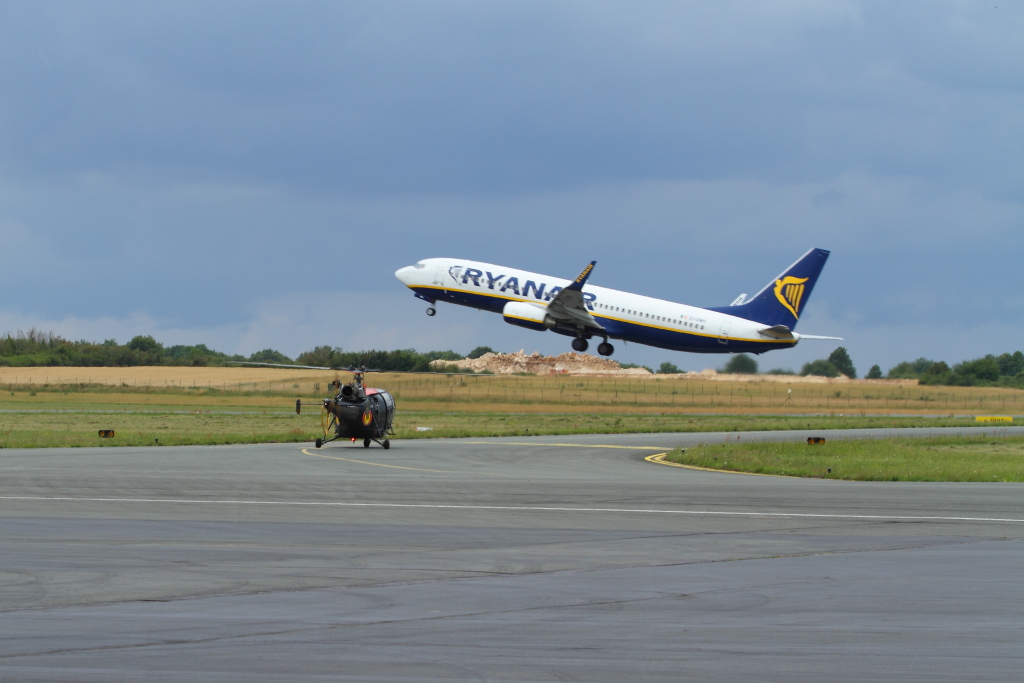 aeroport - Aéroport de Poitiers-Biard - Juin 2014 - Page 8 14062708574116895412349701