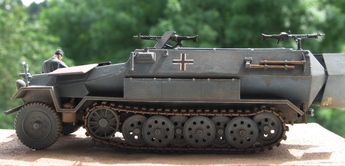 sd.kfz 251 ausf B  Zvesda 1/35 1408010448456670112426008