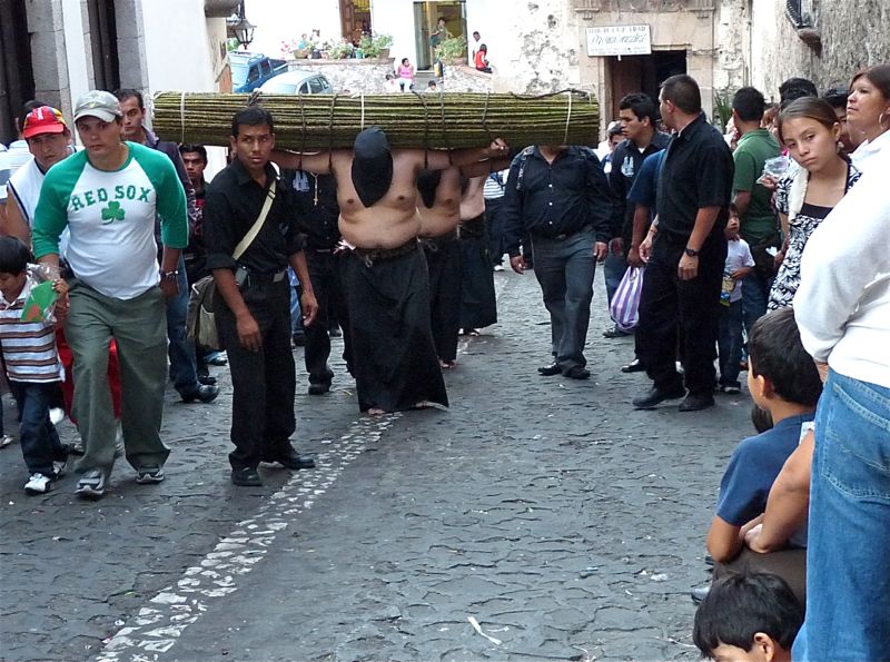 Semaine Sainte à TAXCO, Mexique : âmes sensibles s'abstenir 14090709553610049812507216