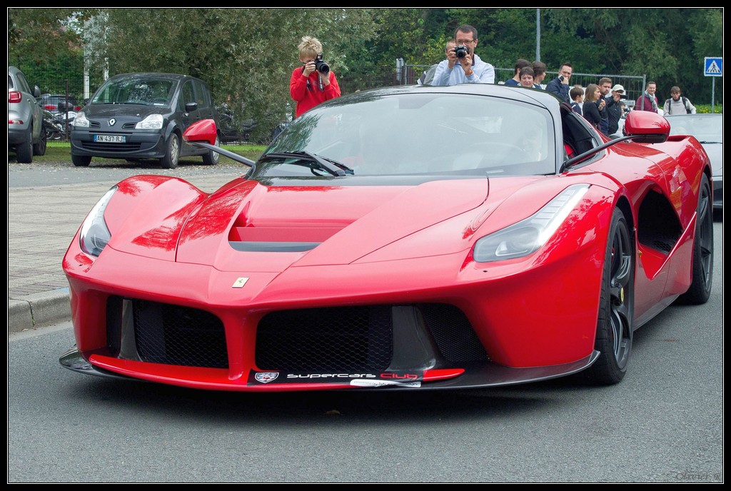 Ferrari "LaFerrari" 14092109593413189012541139