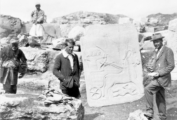 T__E__Lawrence_and_L__Woolley_at_Carchemish_(1913)