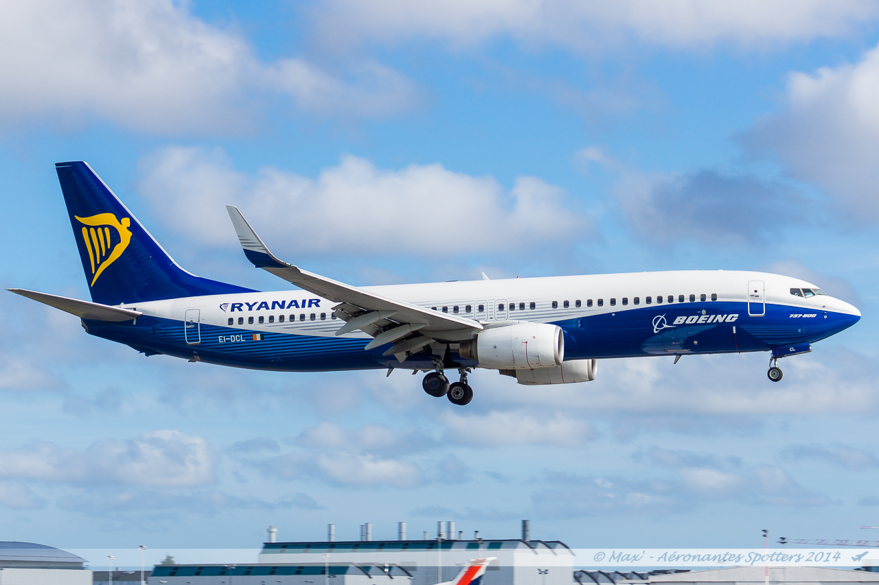 [19/10/2014] Boeing B737-800 (EI-DCL) Ryanair : "Dreamliner n/cs" 14101907410418119312626491