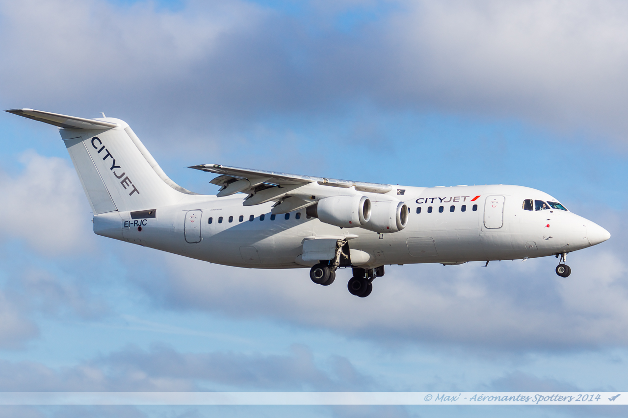 [19/10/2014] Boeing B737-800 (EI-DCL) Ryanair : "Dreamliner n/cs"+  Lockheed Hercules C130.5 (ZH885) Royal Air Force 14101910573618119312627205