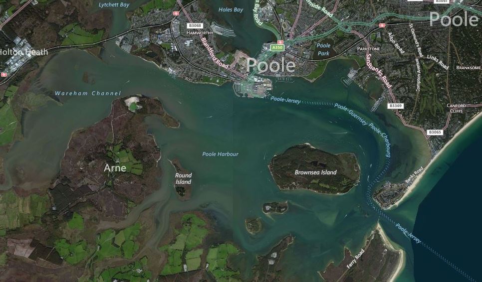 Port de Poole (GB) : Navigation entre îles et bateaux... 14102007470618119312629398
