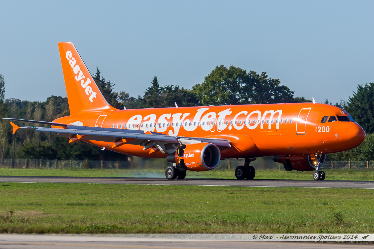 [27/10/2014] Airbus A330-300 ( F-HPTP & F-ORLY) Air Caraïbes + Airbus A320-200 (G-EZUI) Easyjet : "200th Airbus for Easyjet"  14102711365418224512651088