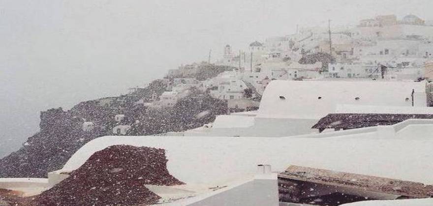 Santorin sous la neige  15010702015518848212855413