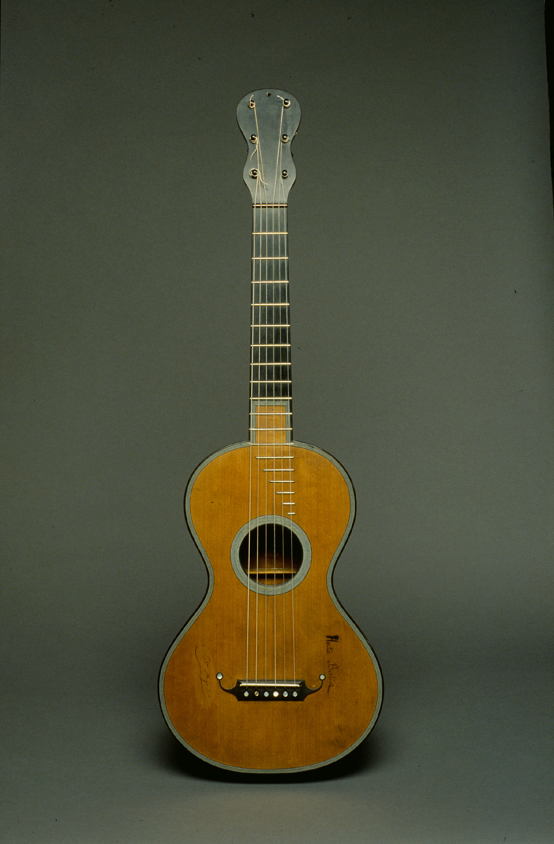 Jean-Nicolas_Grobert_-_Early_Romantic_Guitar,_Paris_around_1830