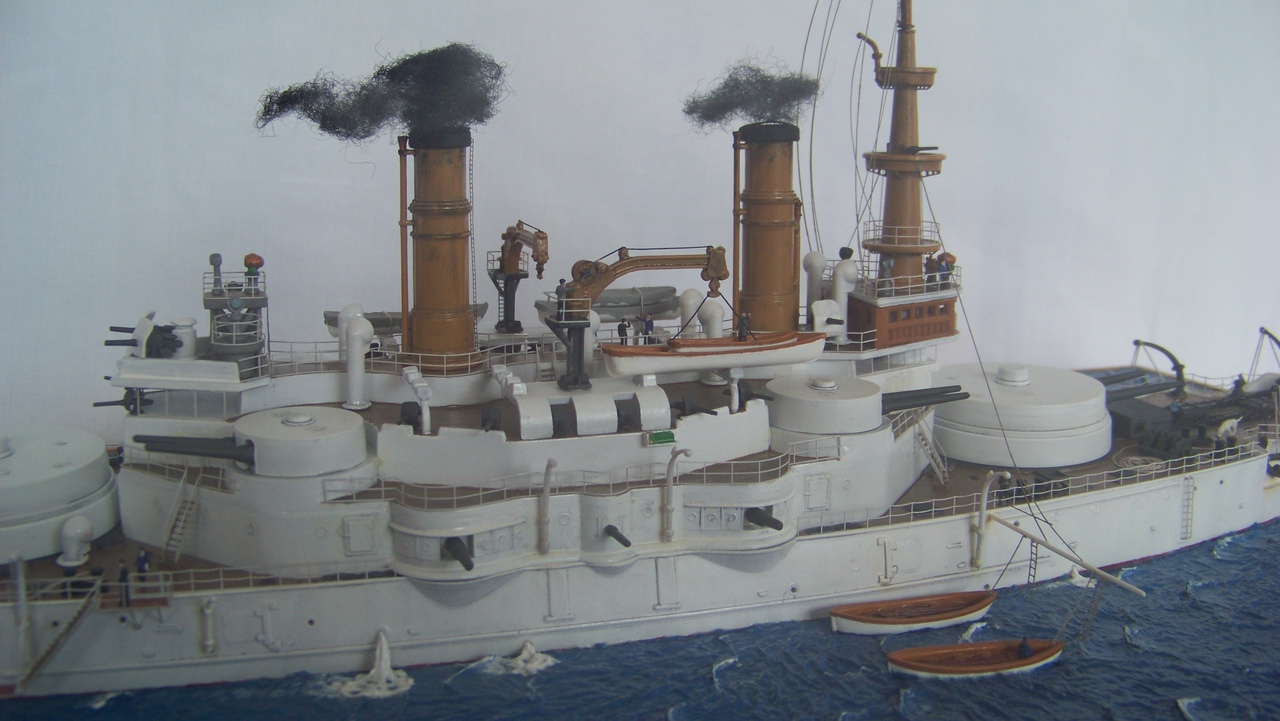 Cuirassé USS OREGON au mouillage, Glencoe 1/225 diorama terminé.  15032512265114508813103799