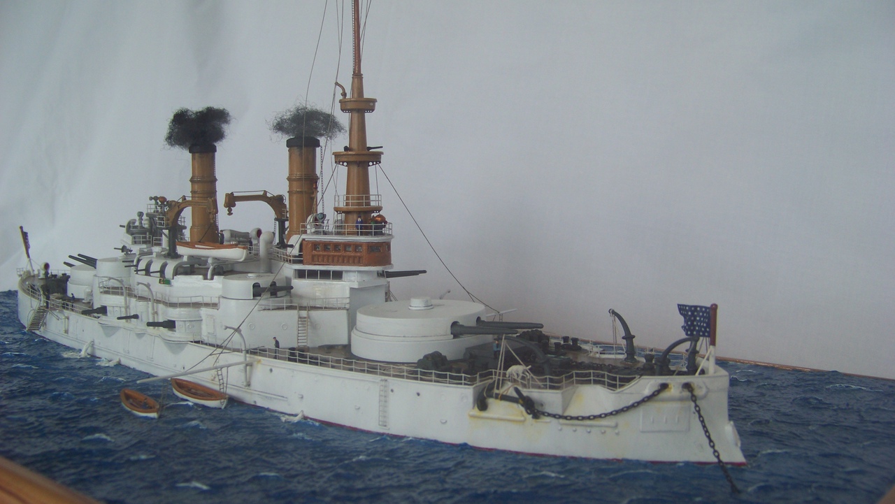 Cuirassé USS OREGON au mouillage, Glencoe 1/225 diorama terminé.  15032512274914508813103801