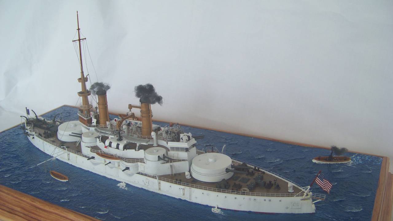 Cuirassé USS OREGON au mouillage, Glencoe 1/225 diorama terminé.  15032512300414508813103806