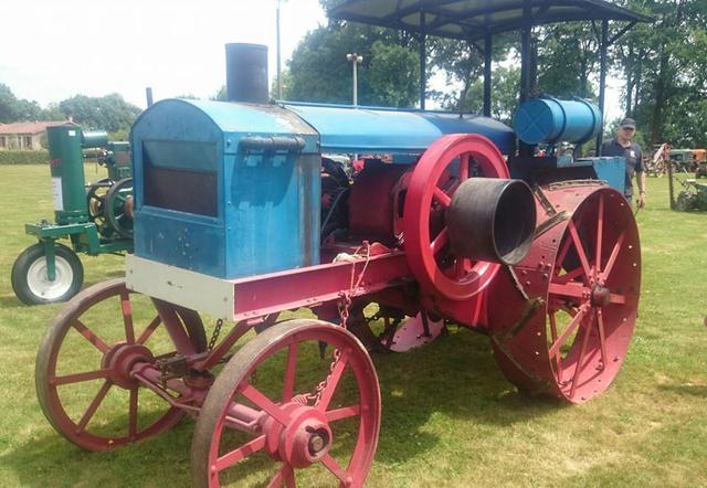 Quelqu'un connaît il la marque de ce tracteur  15061511214417714613367723