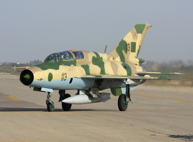 MiG-21 UM Mongol B ... Terminé... [Trumpeter 1/48] 15081606420010194413513377