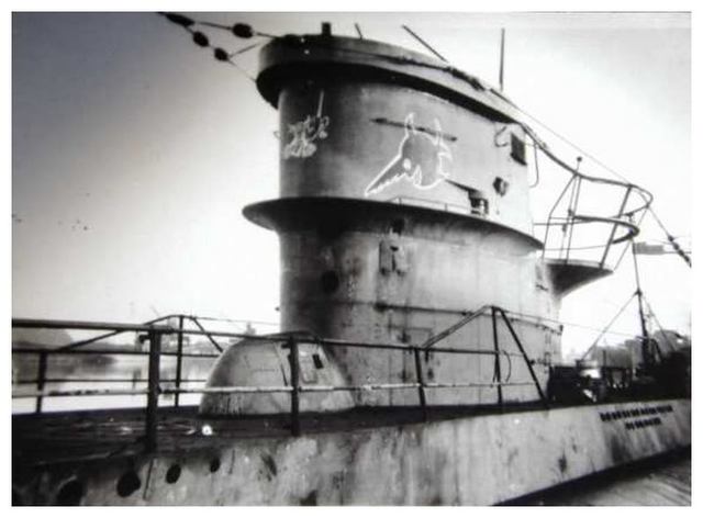U-96-lesdeuxemblme-7U-flottilleetceluiducommandant