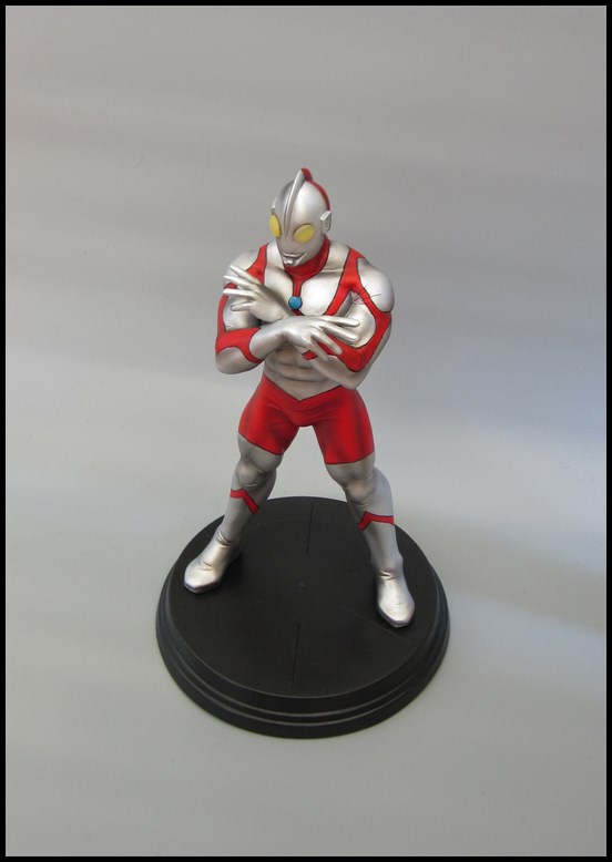 Ultraman statue 15092709314916083613612569