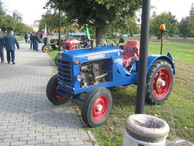 Delmonte un tracteur italien 15101201550117714613653820