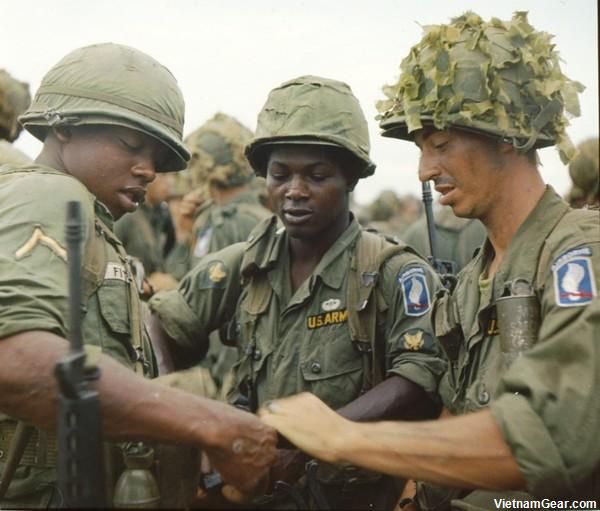 Les Images de la Guerre du Vietnam - Page 5 1510201228043523013676505