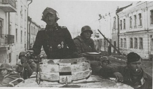 Buste division Totenkof Kharkov 1943... FINI  15110403503412278513722110
