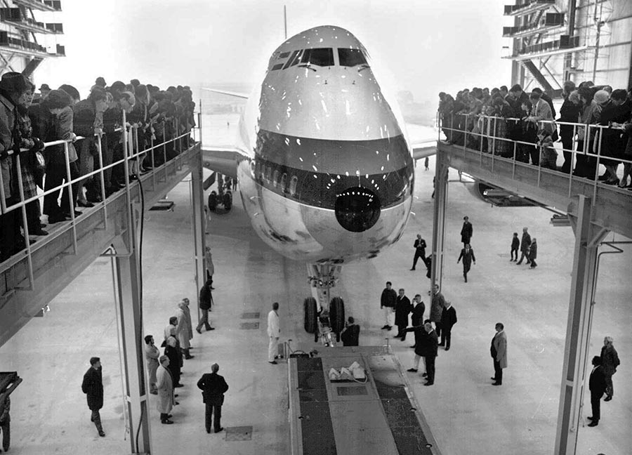 klm-first-747-1970-hangar small