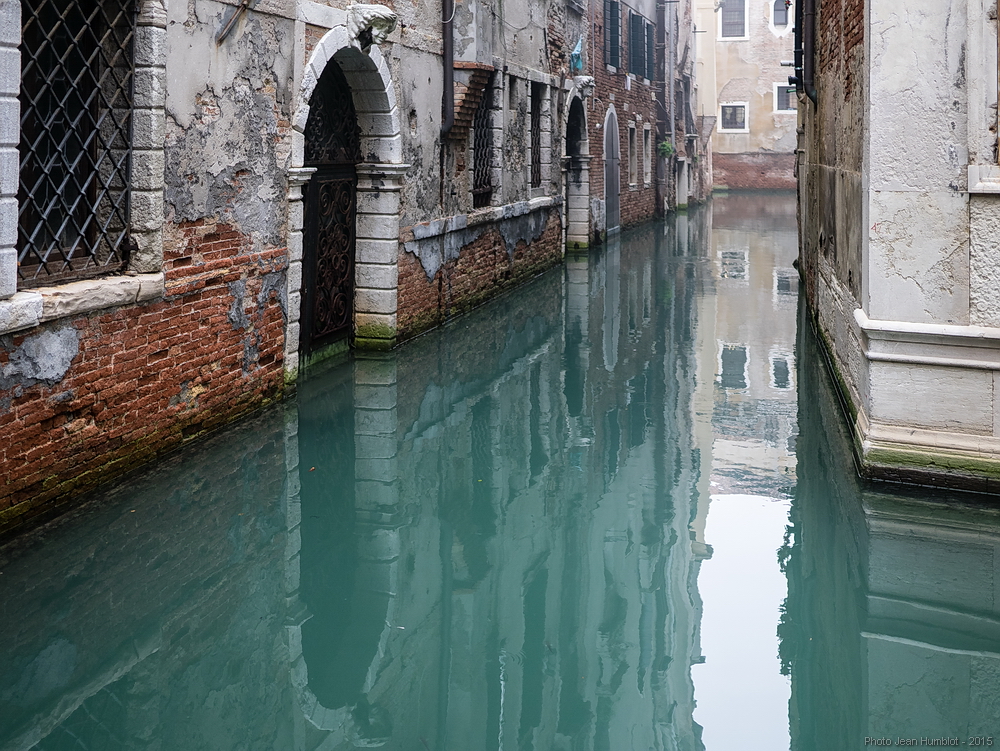 Venise : reflets d'eau et de verre 15113011102819380413794872