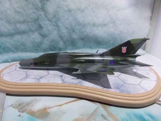 MiG-21 UM Mongol B ... Terminé... [Trumpeter 1/48] 15122806320210194413859529