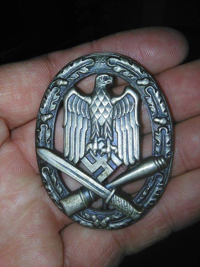 Identification d'un badge allemand 16021210345211912013967859