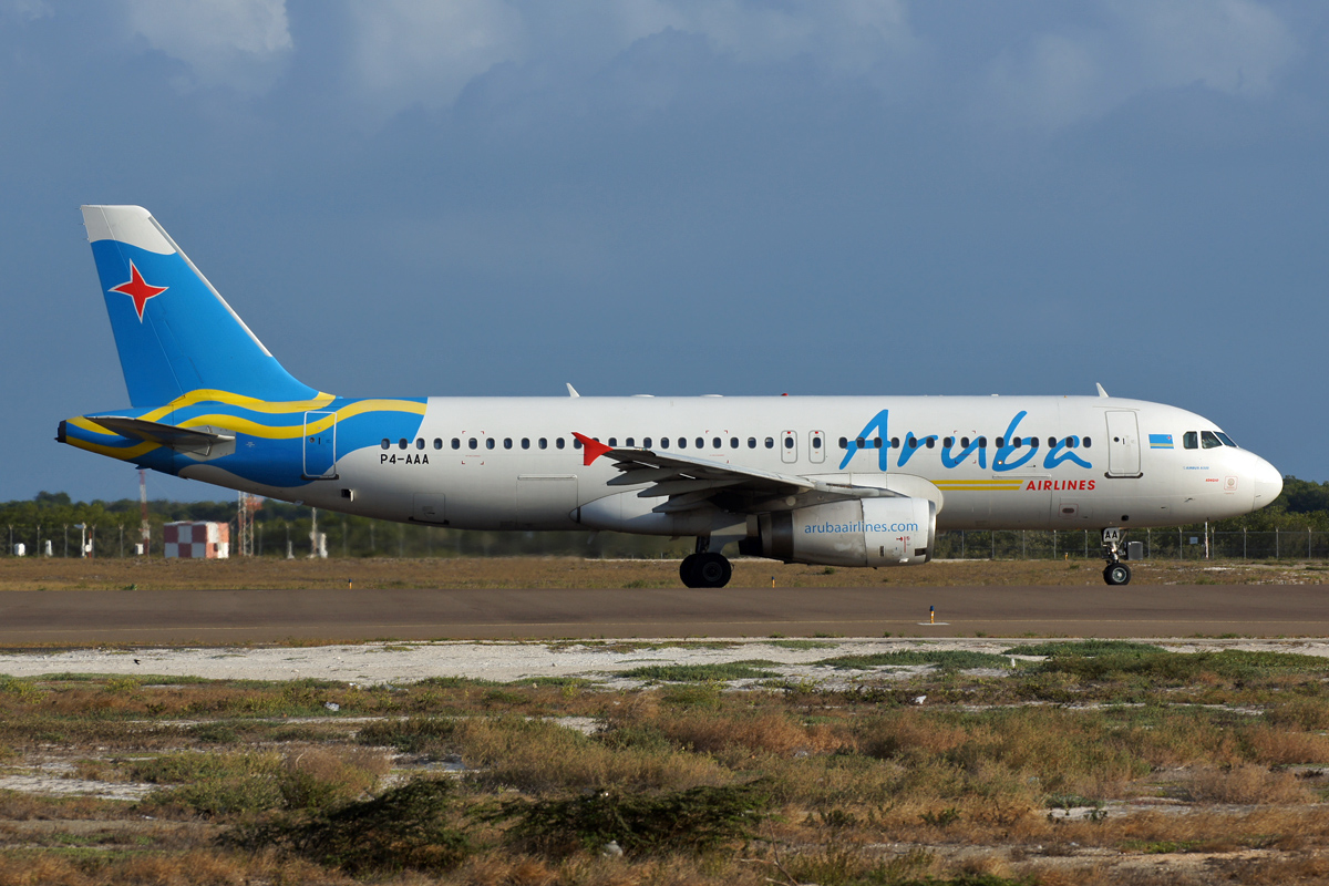 4112 A320 P4-AAA Aruba Airlines