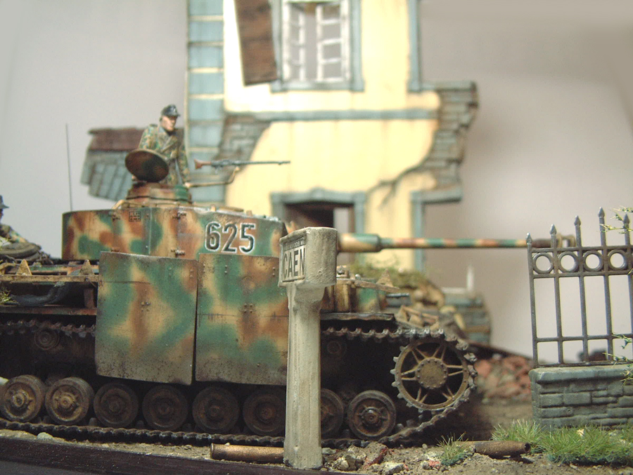 Bâtiments en ruine et Panzer IV Ausf H 1604150719094769014148049