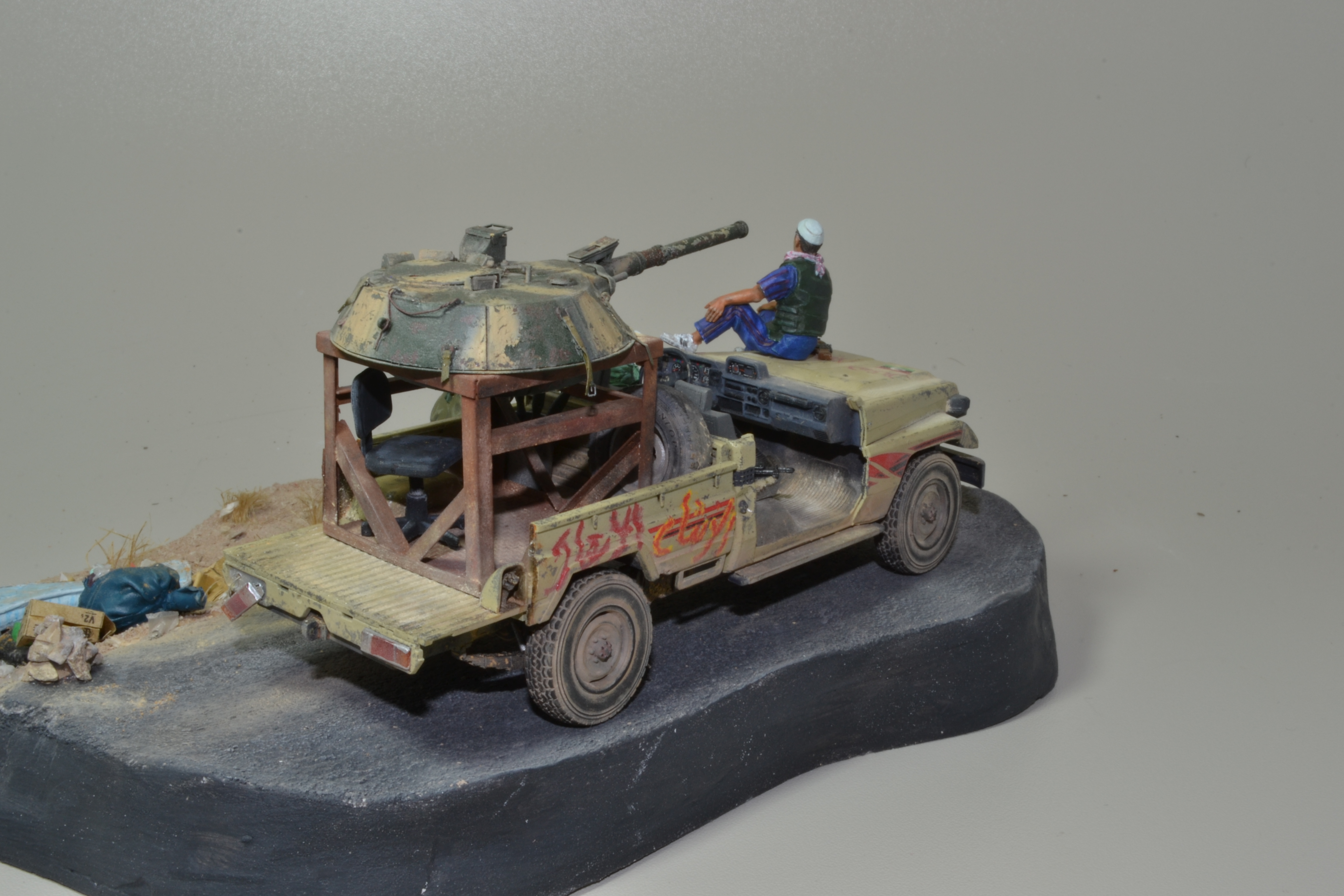 Pick-up (MENG)+tourelle BMP 1/35 (DEF model) - Page 4 16041810010615742614160999