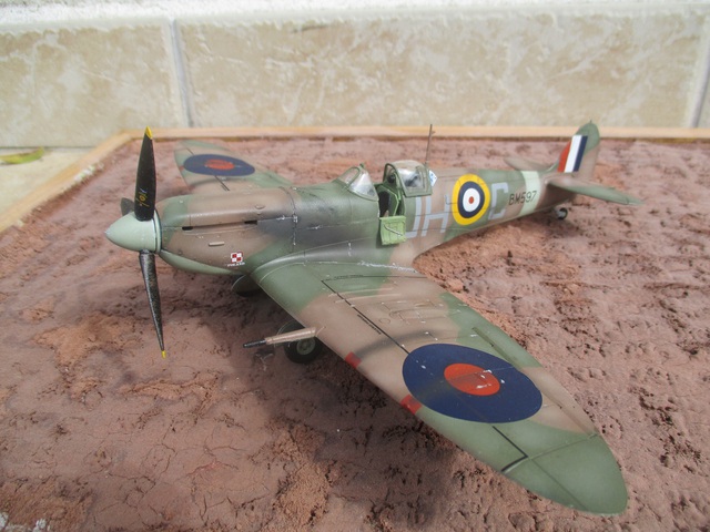 Spitfire mk V Airfix 1.48 - Page 2 16042404434119383014176356