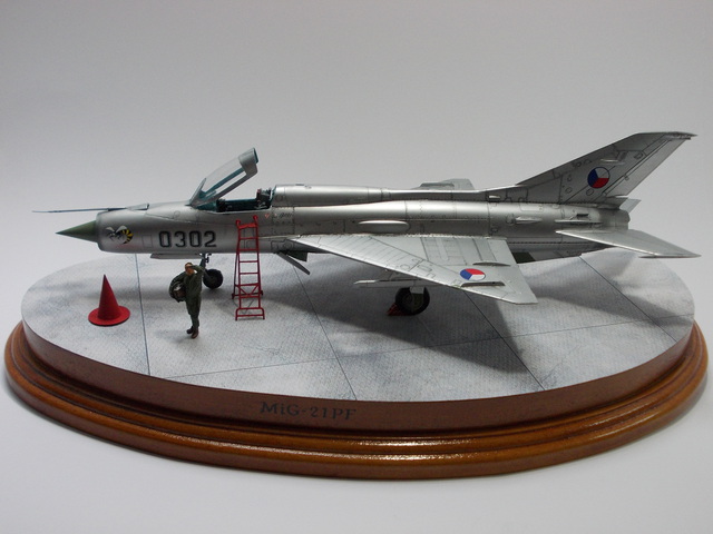 MiG-21 PF "Fishbed D" (Eduard 1/48 -  FTB ) 16050603301210194414204813