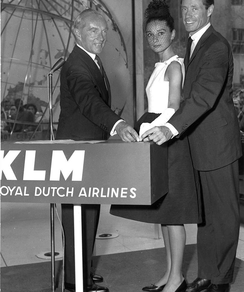 1959-HEPBURN-opent-KLM-kantoo small