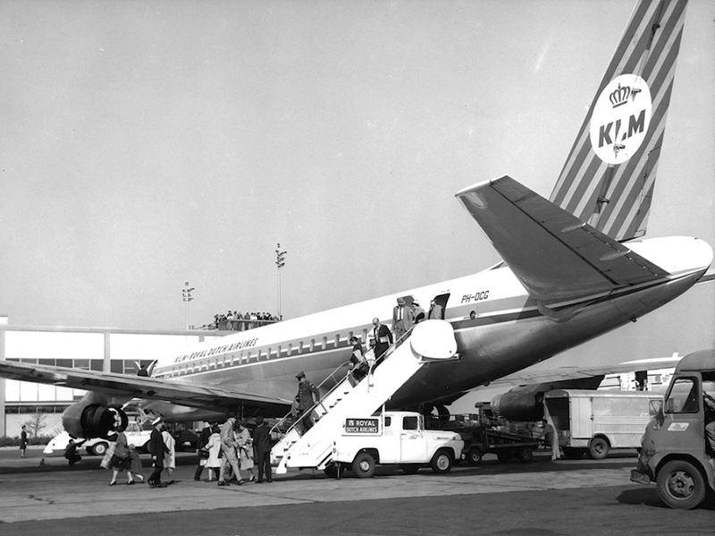 1960-DC8-op-NY-Int-Airp small