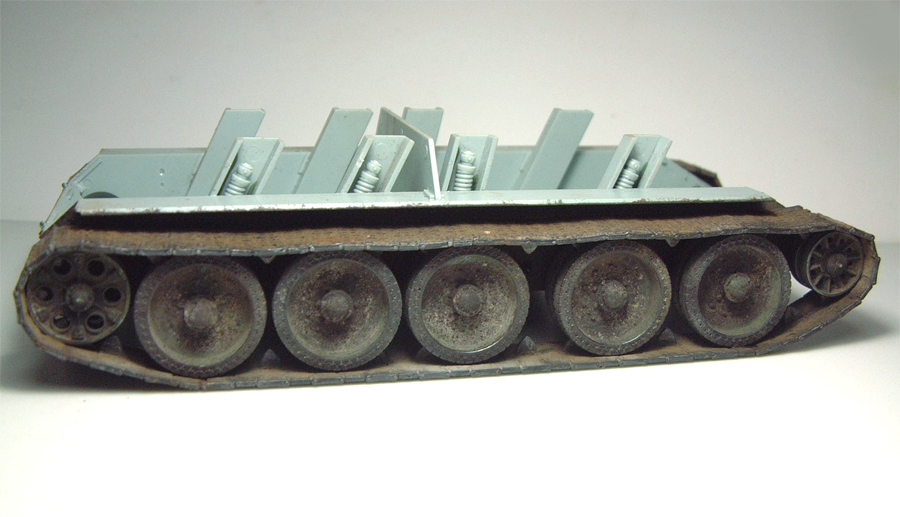 T-34/85 "Berlin 1945" [Academy] 1/35e 1605230707114769014248999