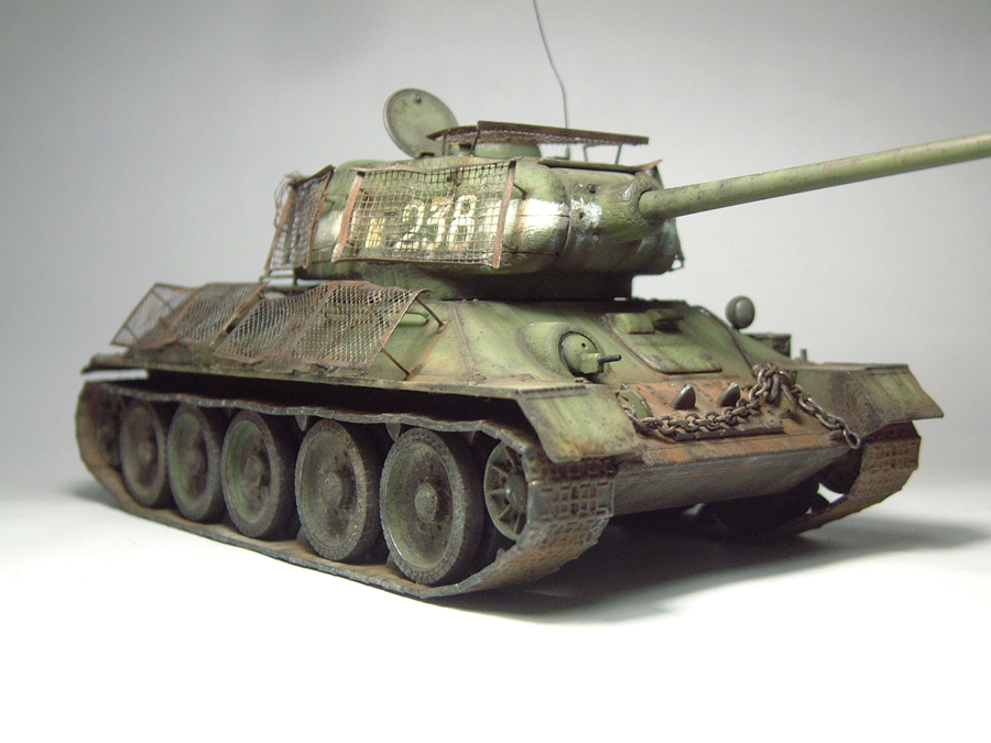 T-34/85 "Berlin 1945" [Academy] 1/35e 1606020540294769014276977